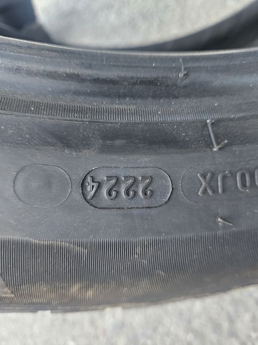 Шины новый 265 45 R21