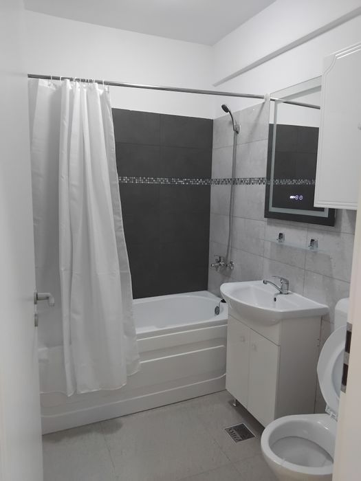 Închiriez apartament