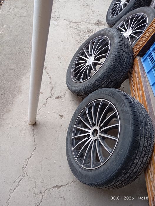 Diska sotiladi r 16 lasetti, jentraga