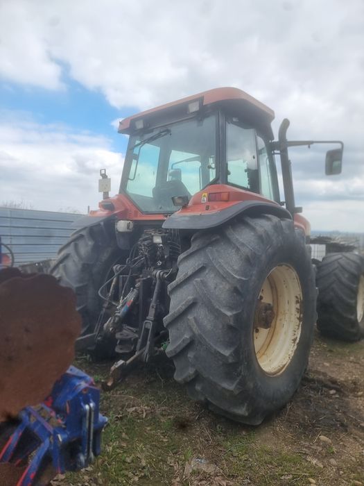 Vând  New Holland G240