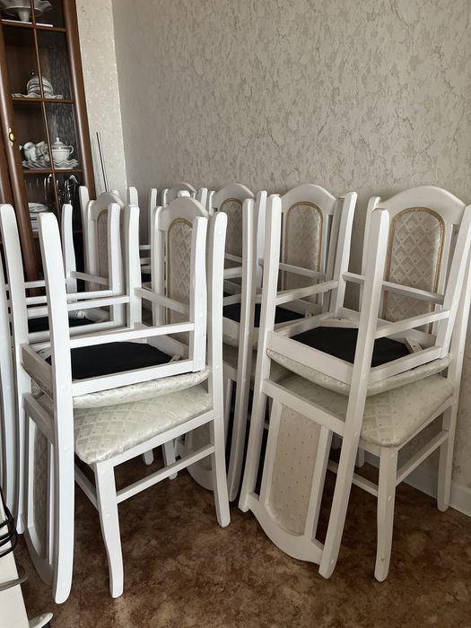 Продам стол со стульями очень в хорошем состоянии