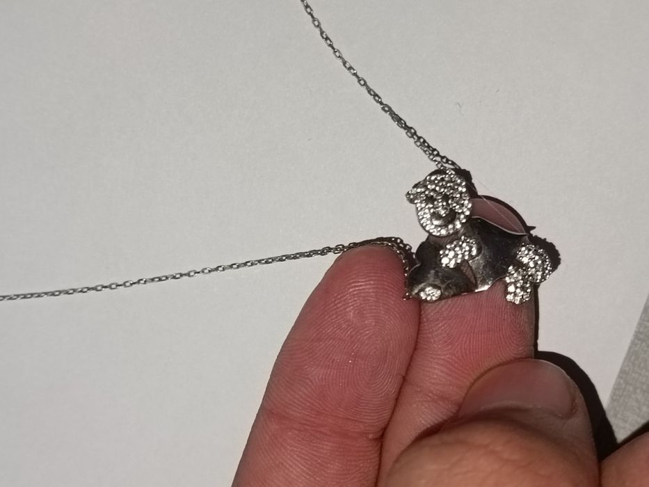 Красивая нежная цепочка