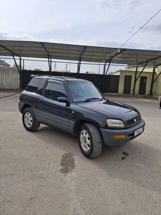 Toyota Раф4 1996года обюом2.0
