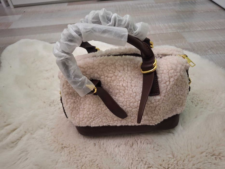 Дамска чанта пухена