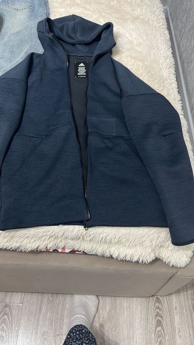 Продается вверх спортивки Адидас