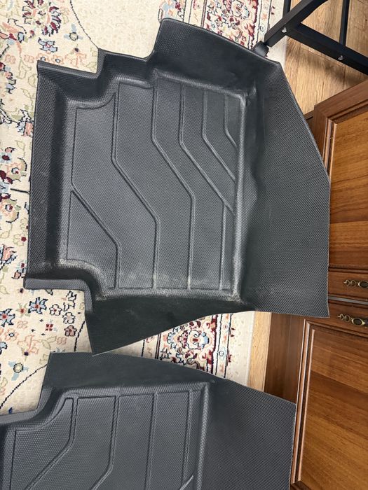 Продаётся  автоковрики 3D с бортами