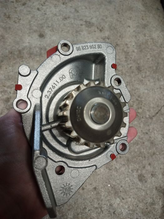 Водна помпа за Citroen/ Peugeot 2.0 HDI 163