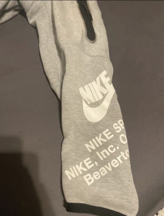 Hanorac Nike Sportswear – model rar / ediție limitată