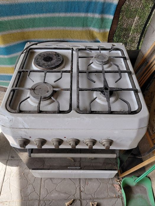 Газовая плита белая