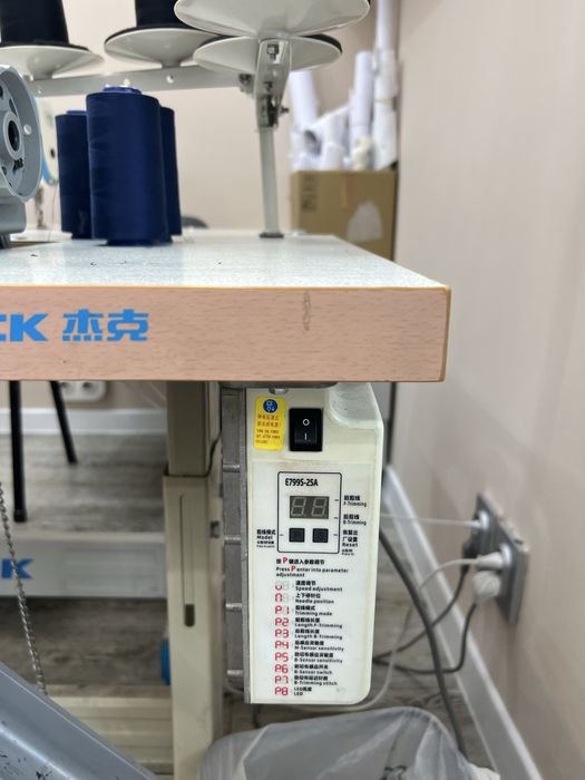 Продам оверлок JACK