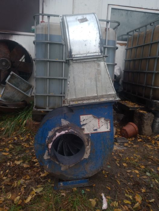 Vând exaustor 380v