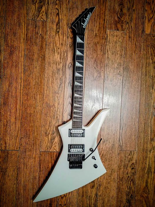 Jackson JS32 Kelly Snow white