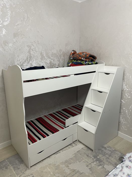 Двухъярусная кровать