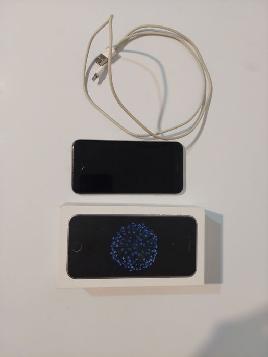 iPhone 6s + коробка + кабель, не включается