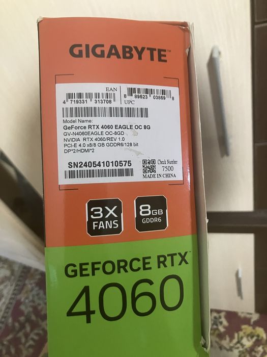PC Gaming RTX 4060, Ryzen 5700x, 32GB Ram, 1Tb M2, 2Tb Hard Drive, 650W PSU, Periferice