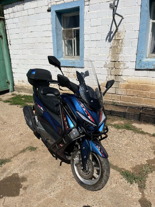 N Max скутер, мопед