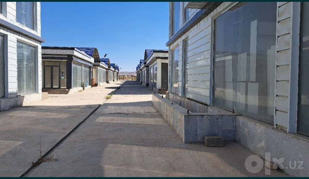 Янги Дархон бозоридан 2 каватли катта дукон сотилади.