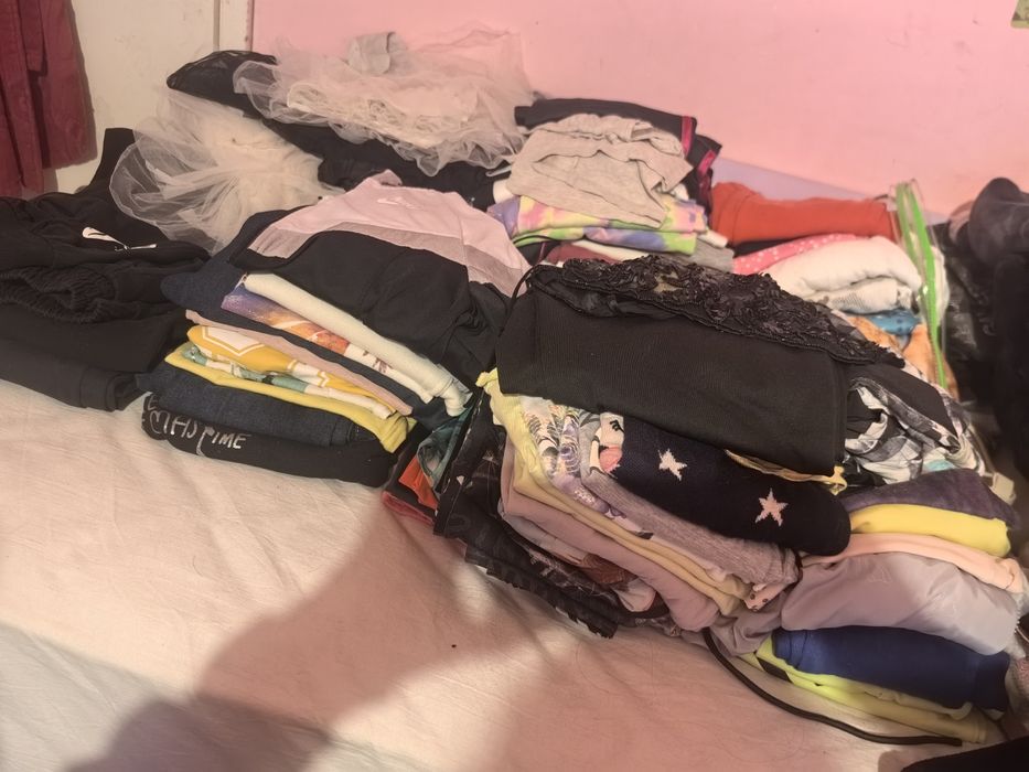 Огромен куп с детски маркови дрешки