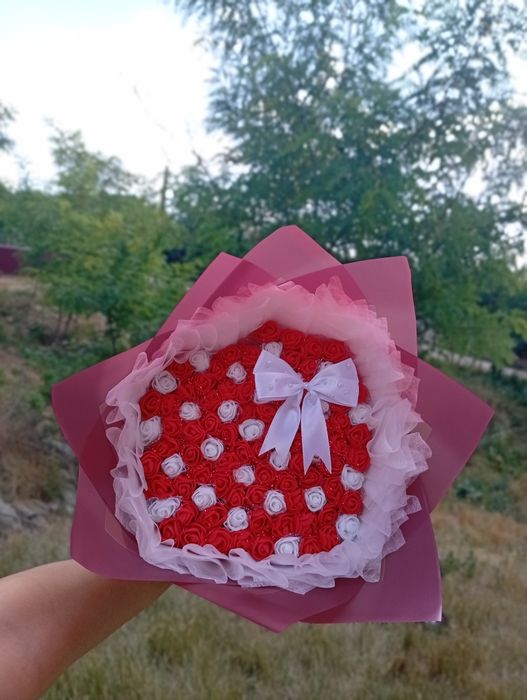 Trandafiri cu mini trandafiri din spuma