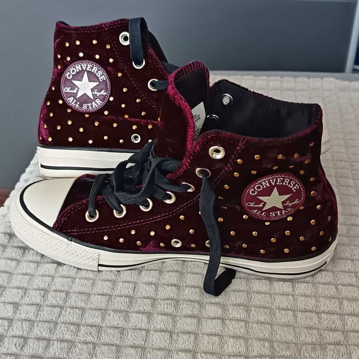 Дамски маратонки Converse размер 39 плюшени с капси  Chuck Taylor