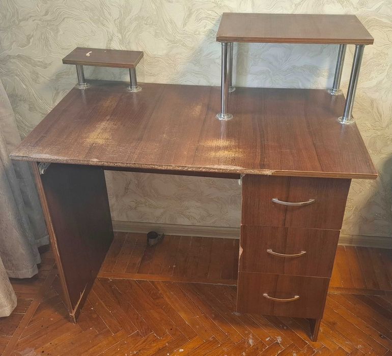 Продам компьютерный стол