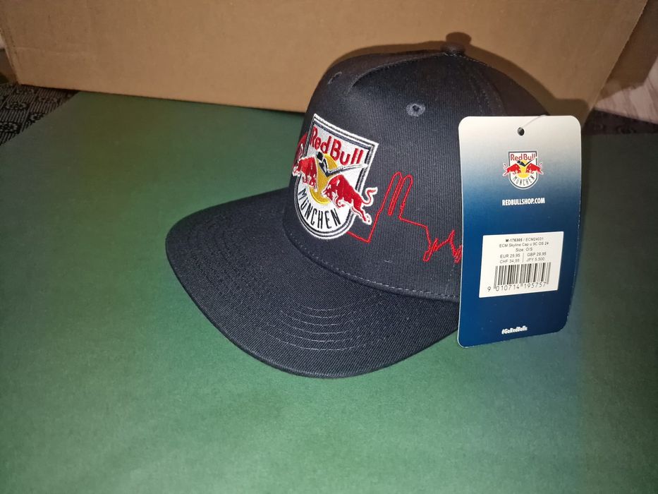Șapcă red bull  noua