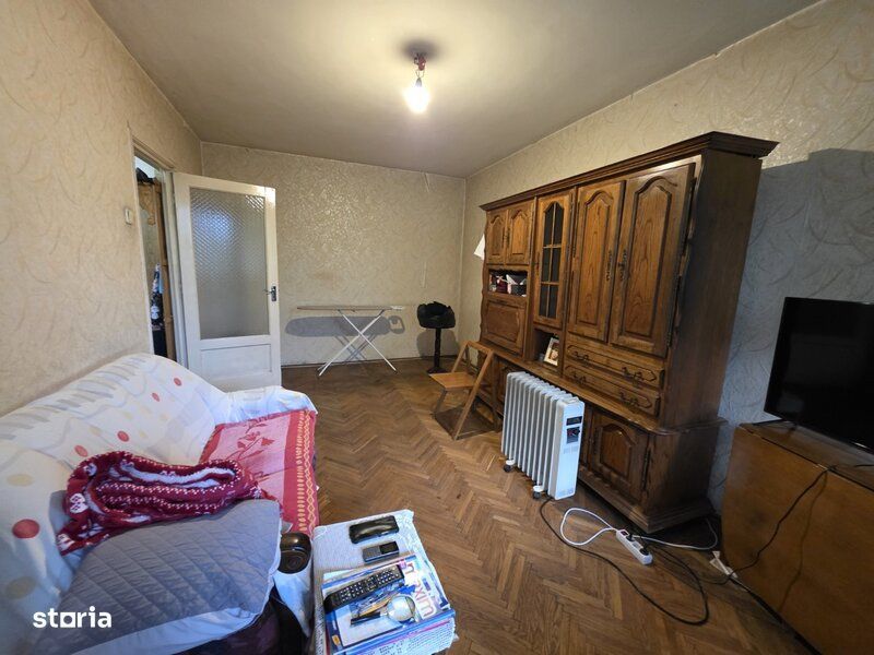Piata Muncii, 5 minute metrou, chiar pe Basarabia, stradal,