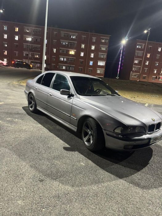 Автокөлік BMW 523