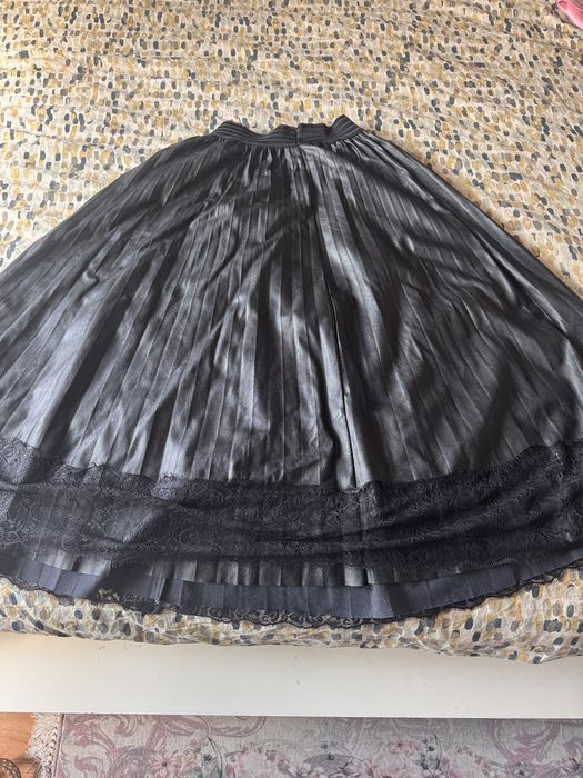 Дълга кожена пола