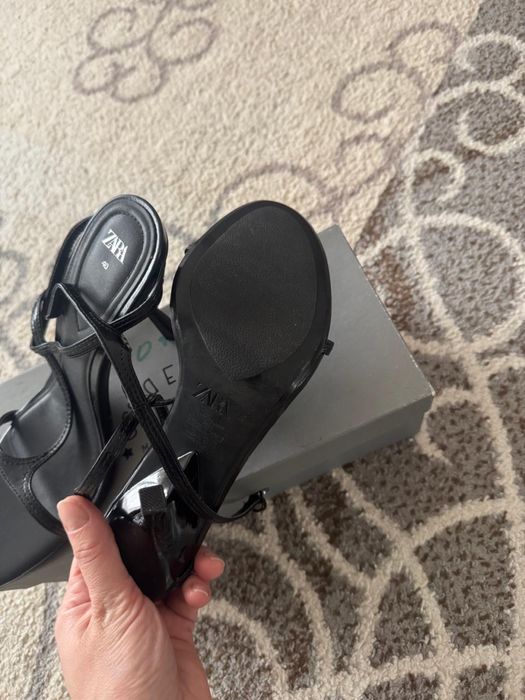 Босоножки ZARA новые