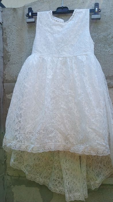 Rochița alba fata