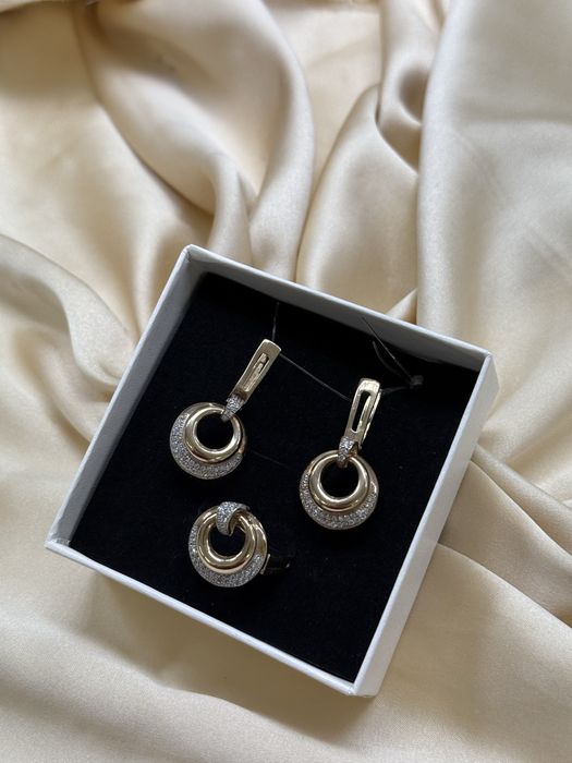 Золотой комплект с фианитами