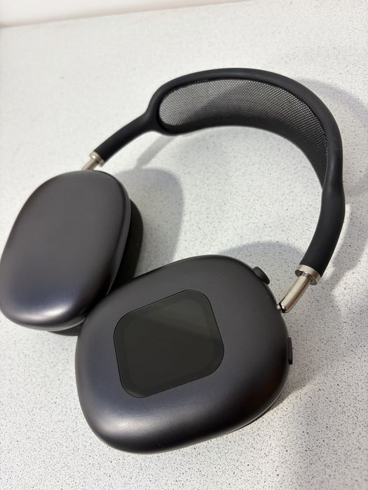 AirPods Max lux.