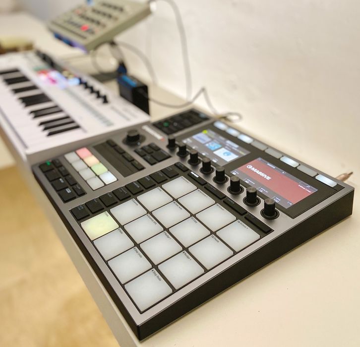 Maschine plus Native instruments