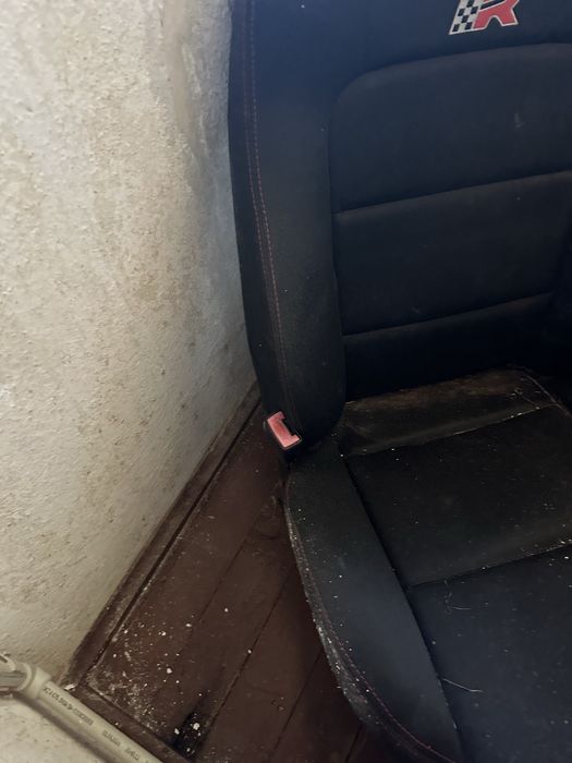 Продавам салон Cupra за Seat Leon 1M.