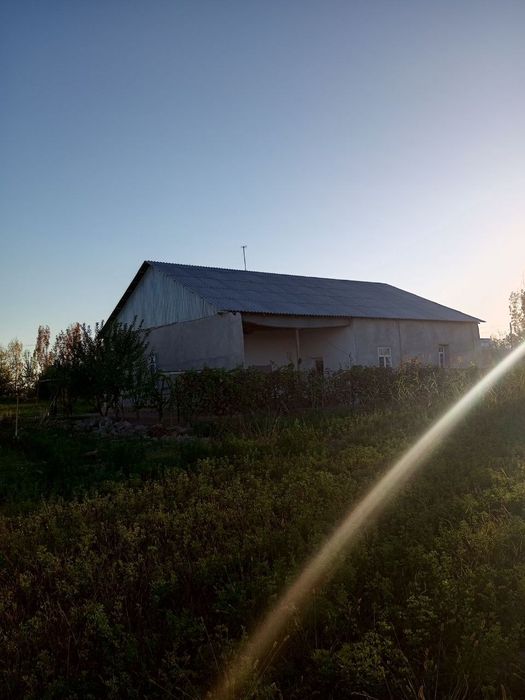 барча шароитларга эга уй жой сотилади