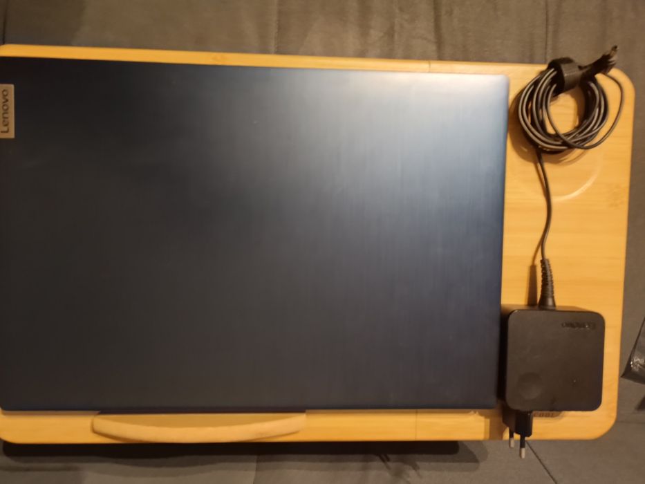 Laptop Idea pad Windows 11 (instalat nou) plus incarcator