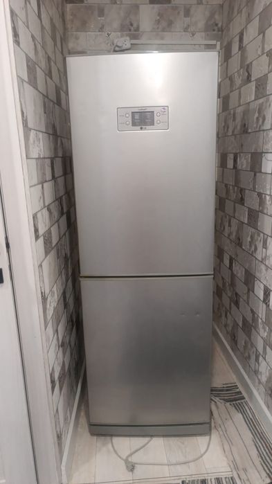 Продам Холодильник LG