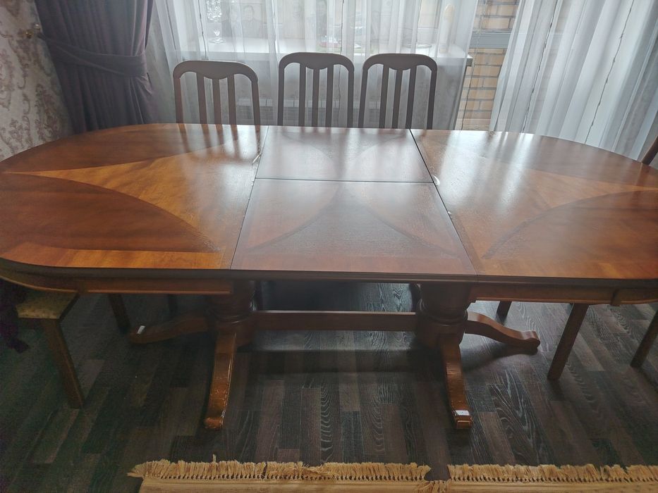 Продам стол для гостиной