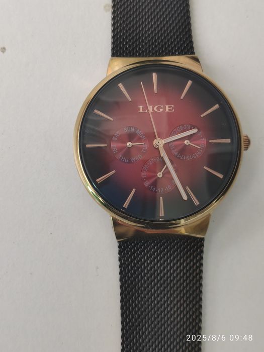 Часы наручные кварцевые