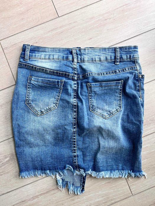 ЧИСТО НОВА Къса дънкова пола с 3D цветя