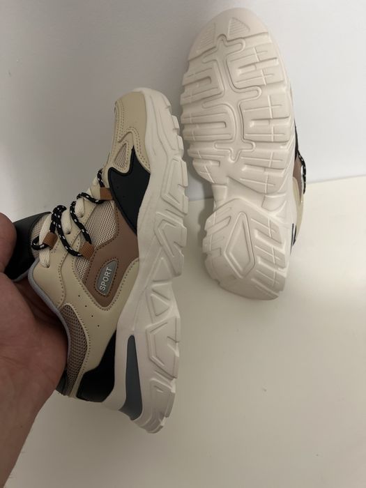 Adidasi noi impecabili