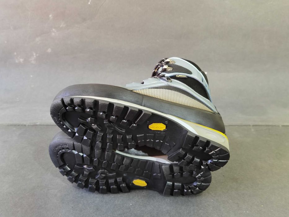 Bocanci piele 40 41 ghete munte  LaSportiva  Goretex  Vibram ca Noi