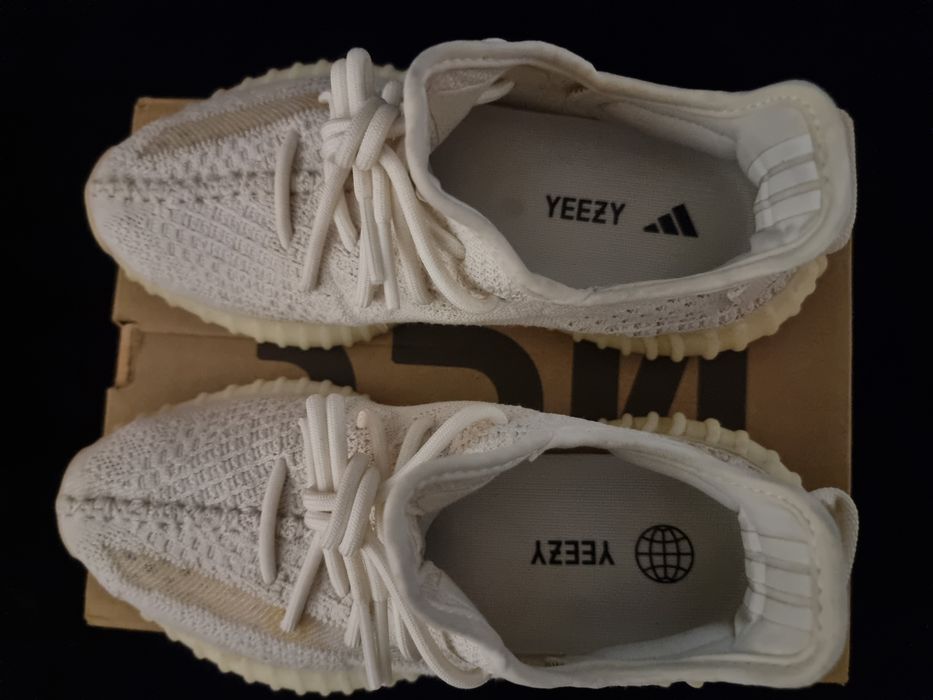 Vând Yeezy  350 V2