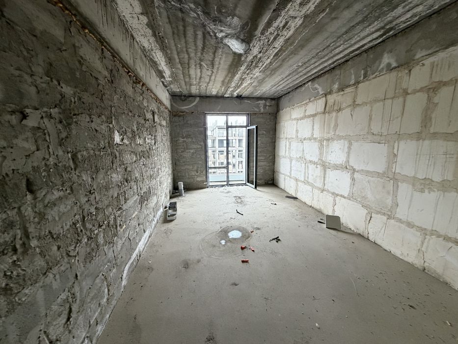 Эко сити 5 этаж 3 х ком 130м2 с балконом срочно продаётся