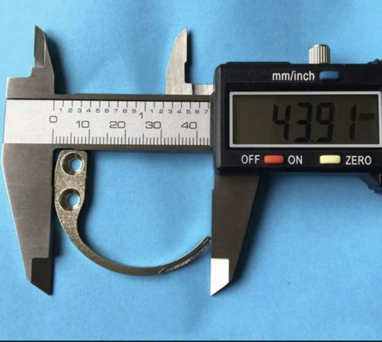 Carlig gheara cui alarma haine tag