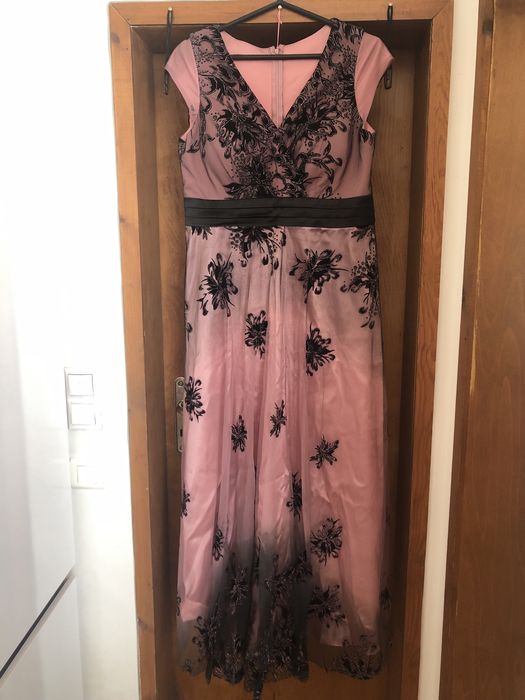 Официална рокля