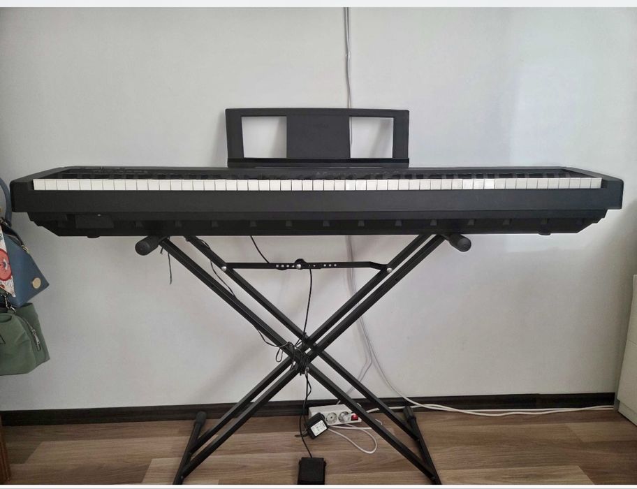 Orga Yamaha 8 octave cu stativ si pedala incluse