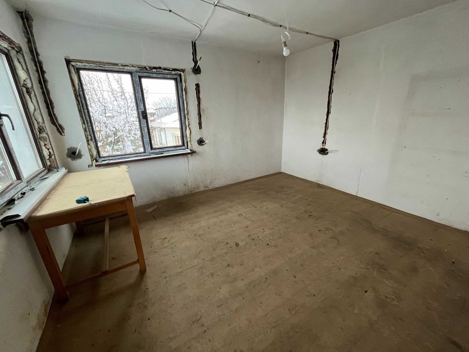 Продава къща в село Копринка - добра възможност за селки имот