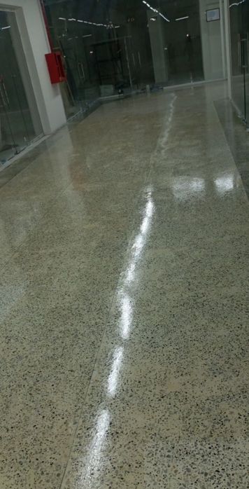 Мазайка из мраморной крошки
стяжка, шлифовка,
полировка.
под маяк, шли